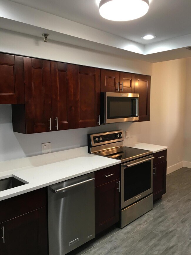 Building Photo - 11370 12 Oaks Way
