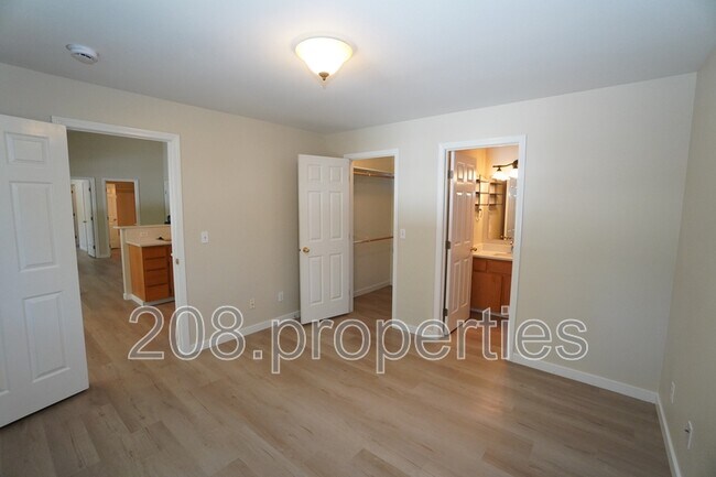Foto del edificio - 6589 W Lucky Ln