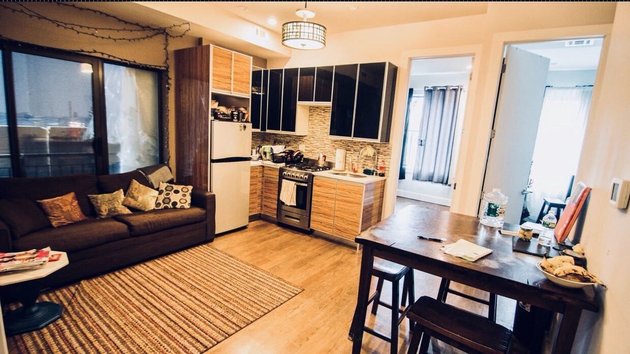 Foto principal - 17 Troutman St