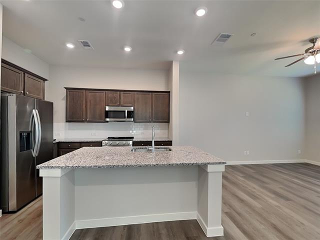 Foto del edificio - 105 Rutland Ct