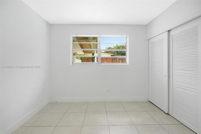 Building Photo - 700 SW 67th Ave