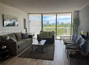 Foto del edificio - 3701 N Country Club Dr