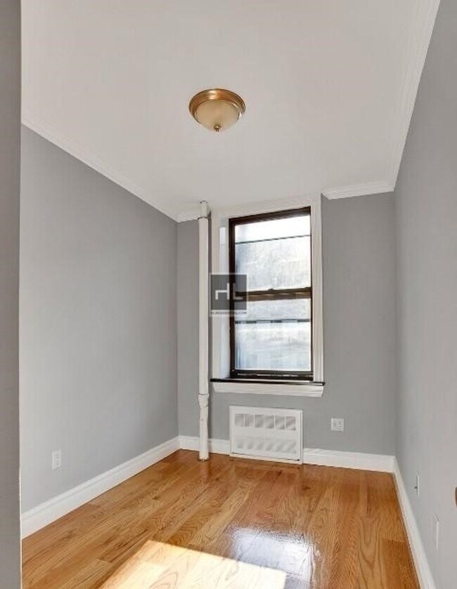 Building Photo - East 9th Street