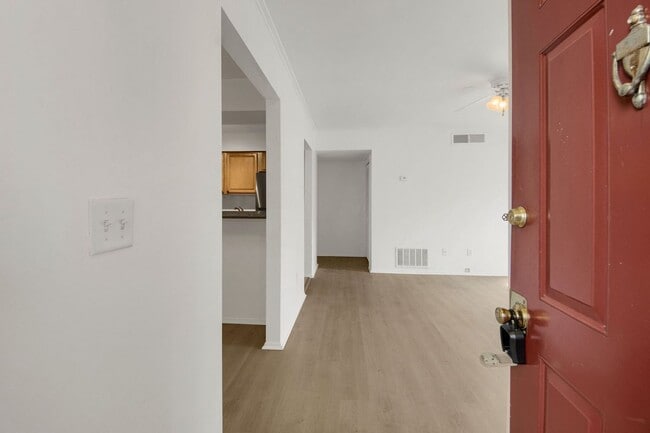 Building Photo - 2510 Huntingdon Chase