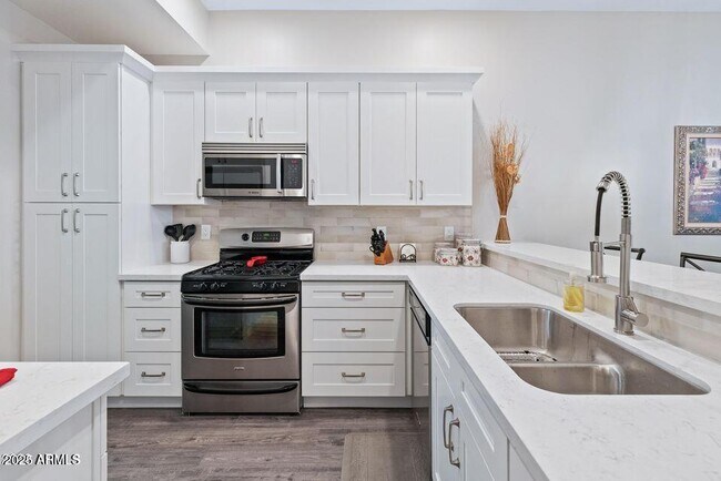 Foto del edificio - 8270 Hayden Rd