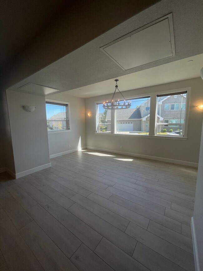 Foto del edificio - NEWER BUILT 3 BED/2 BATH HOME