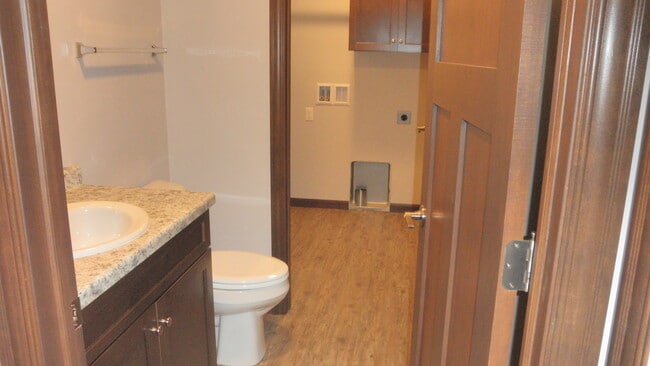 1/2 bath & laundry room - 1340 Moon Ridge Ct
