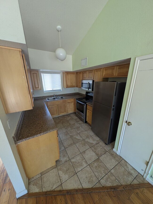 Foto del edificio - 1430 N Leawood Pl