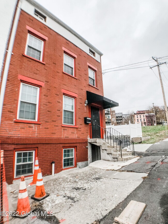 Foto del edificio - 70 Livingston Ave