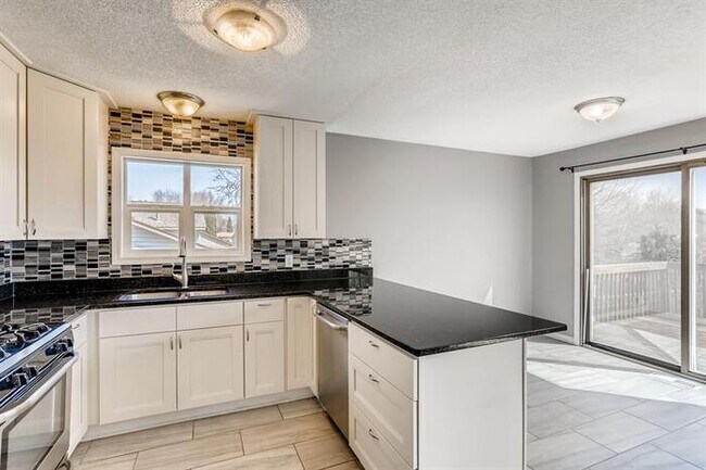 Building Photo - 9162 Lanewood Ln N, Maple Grove, MN, 55369