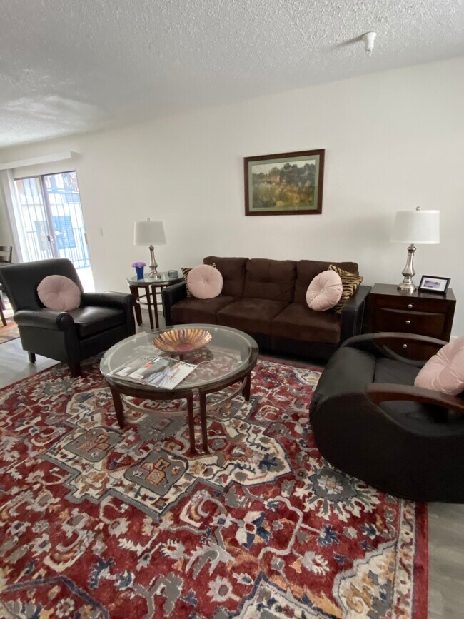 Foto del edificio - 313 E Pine St