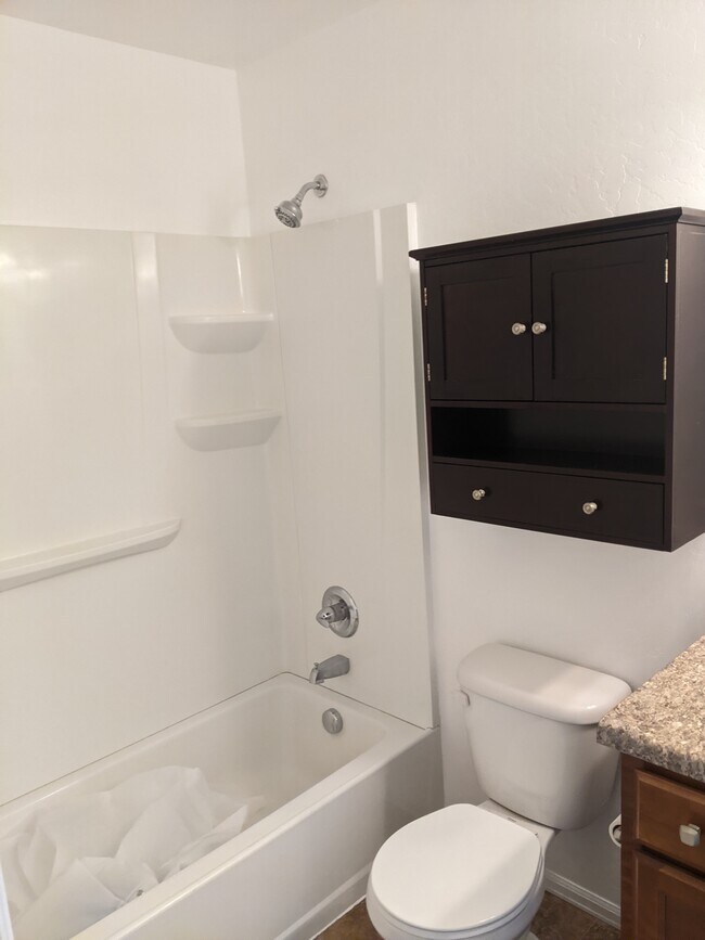 Foto del edificio - 2476 Brookwillow Loop