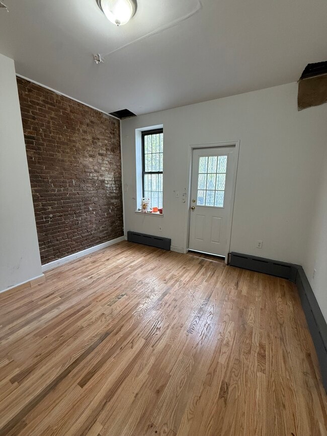 Building Photo - 291 Himrod St
