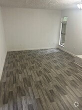 Building Photo - 106 Oak St