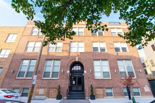 Building Photo - 1607 Catharine St