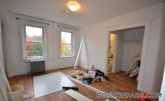Building Photo - 231 Park Dr