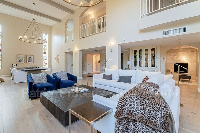 Foto del edificio - 8602 E Vista Del Lago