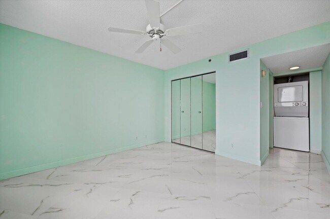 Building Photo - 200 Ocean Trail Way