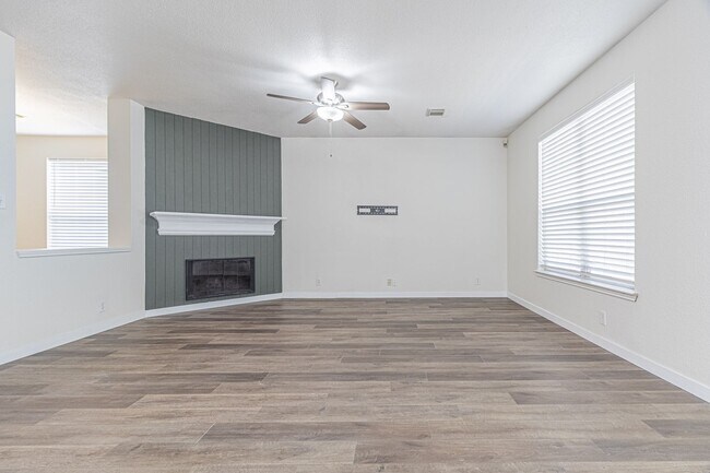 Foto del edificio - 213 Tapwood Ln