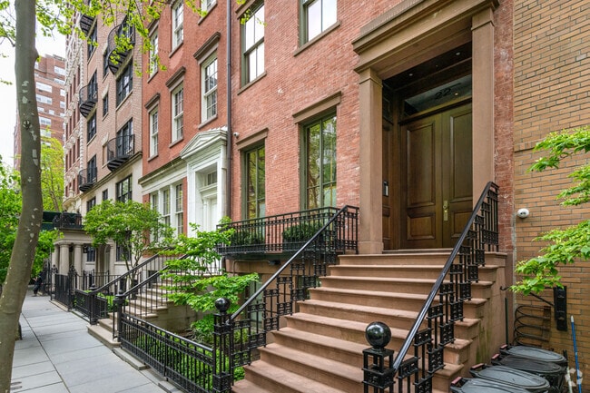 Entrance - 22 Gramercy Park S