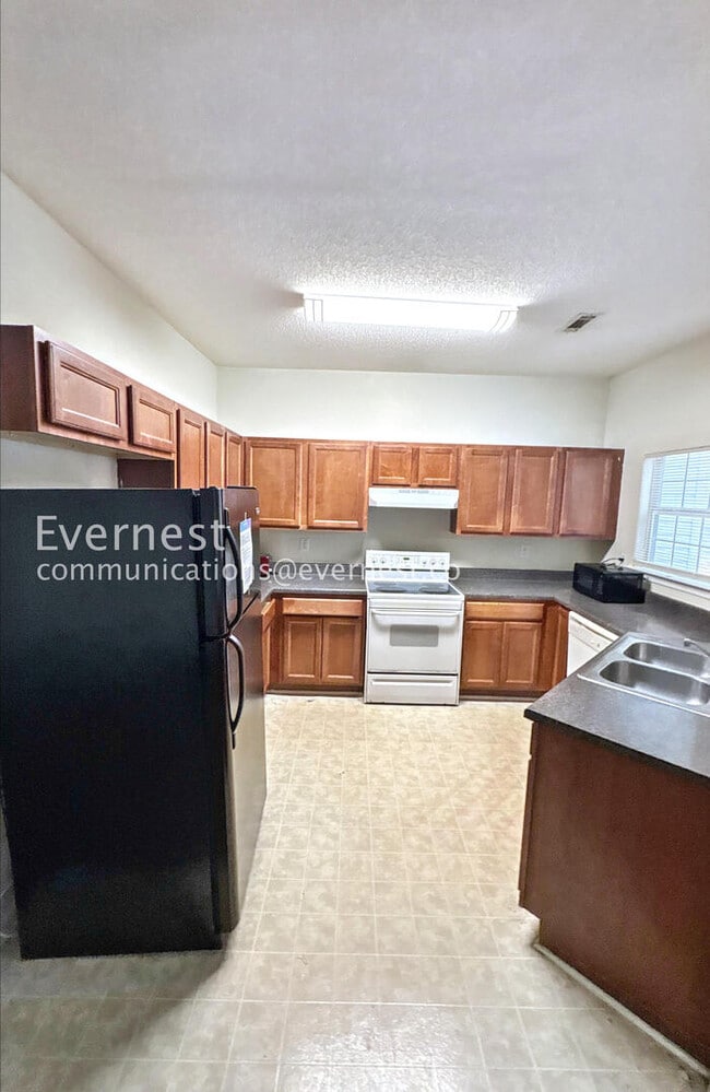 Foto del edificio - 7688 Creekside Ln