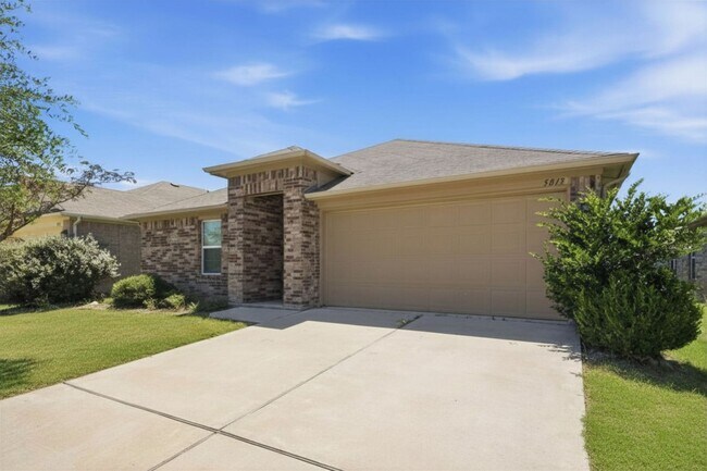 Building Photo - 5813 Roderick Dr