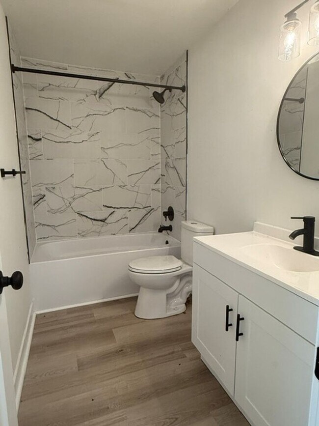 Foto del edificio - New Listing-Super cute newly renovated 3 BDRM