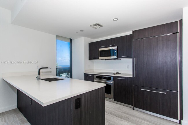 Foto del edificio - 45 SW 9th St
