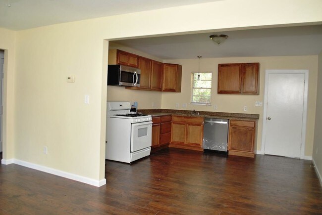 Foto del edificio - 823 Woodleigh Dr