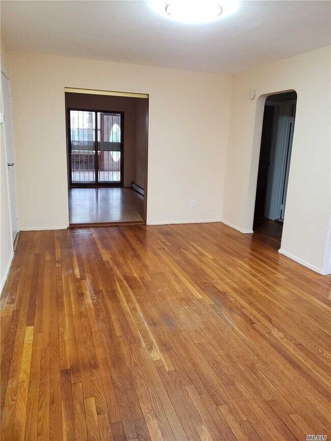 Foto del edificio - 108-36-108-64 64th Ave