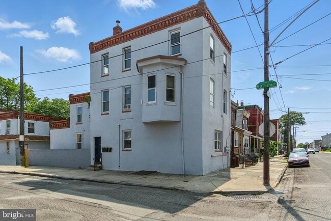 Building Photo - 5000 Master St