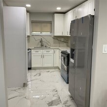 Building Photo - 642 NW 14th Way