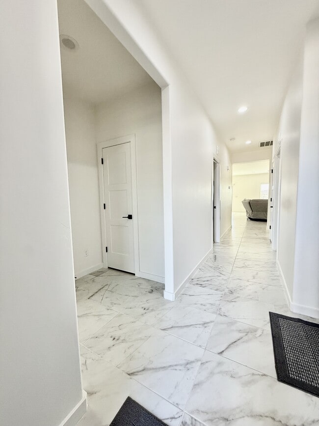 Building Photo - 15052 Destination Ave