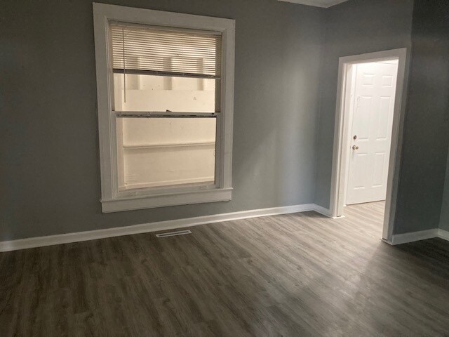Foto del edificio - 304 W 8th St