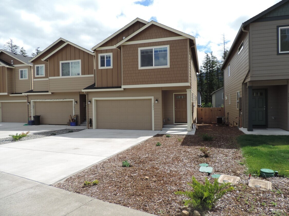 Primary Photo - Application Pending - 3 Bedroom Townhome I...