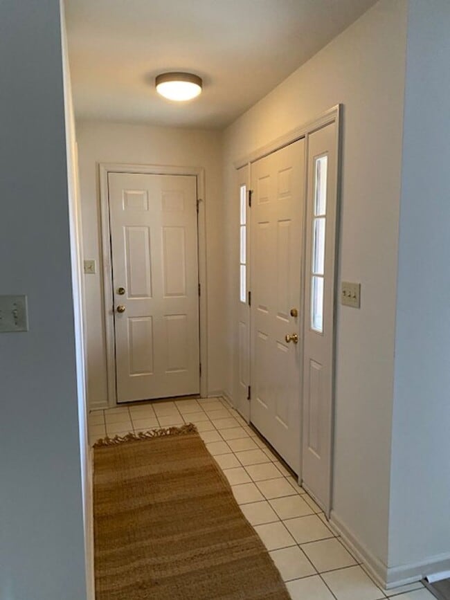 Building Photo - 3 bedroom 4 bathroom home in Lancaster tow...