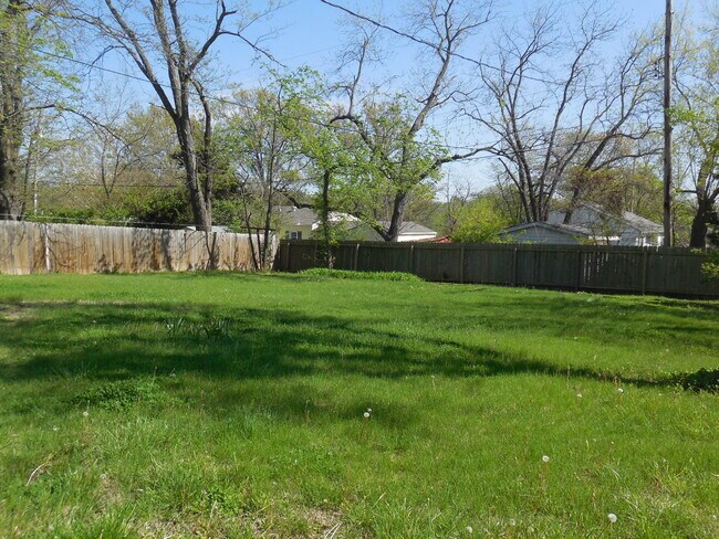 Foto del edificio - 2021 Stratford Rd