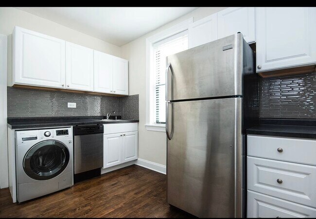 Foto del edificio - 3845 N Greenview Ave