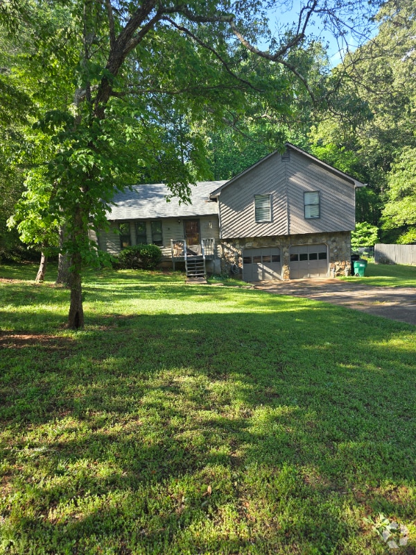 Building Photo - 207 Southfork Way