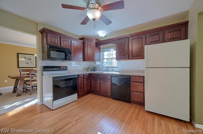 Foto del edificio - 24509 Simmons Dr