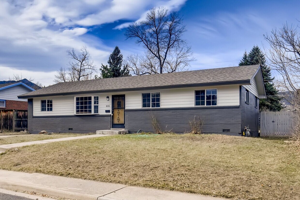 Primary Photo - Recently Remodeled 4 bedroom, 2 bath Ranch...