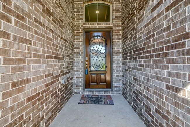 Building Photo - 14615 Sycamore Side Wy