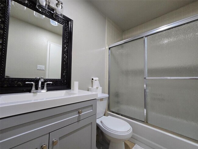 Foto del edificio - 13562 Catalina Village Dr