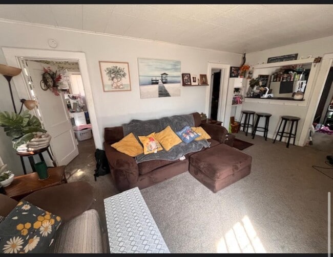Building Photo - 700 Brookside Dr