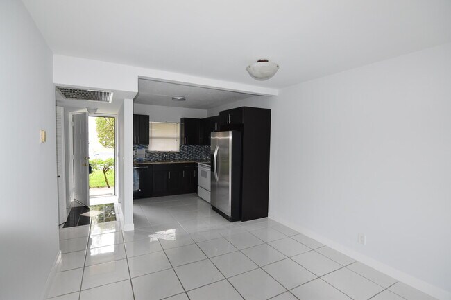 Foto del edificio - 21895 Lake Forest Cir