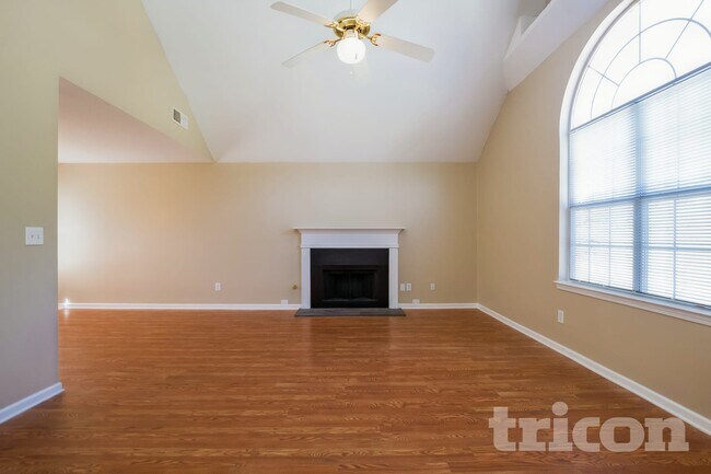 Foto del edificio - 3185 Lower Creek Dr