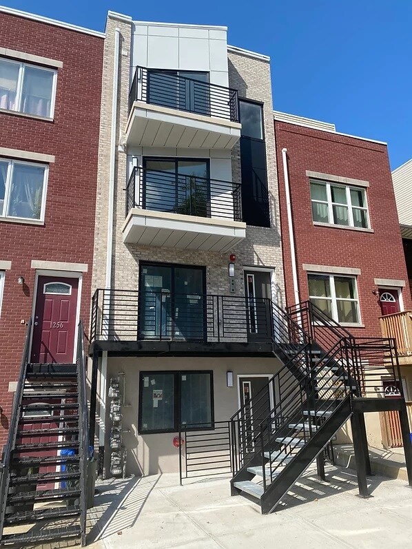Building Photo - 1254 S 45th St