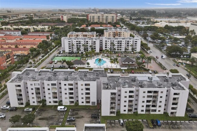 Foto del edificio - 8145 NW 7th St