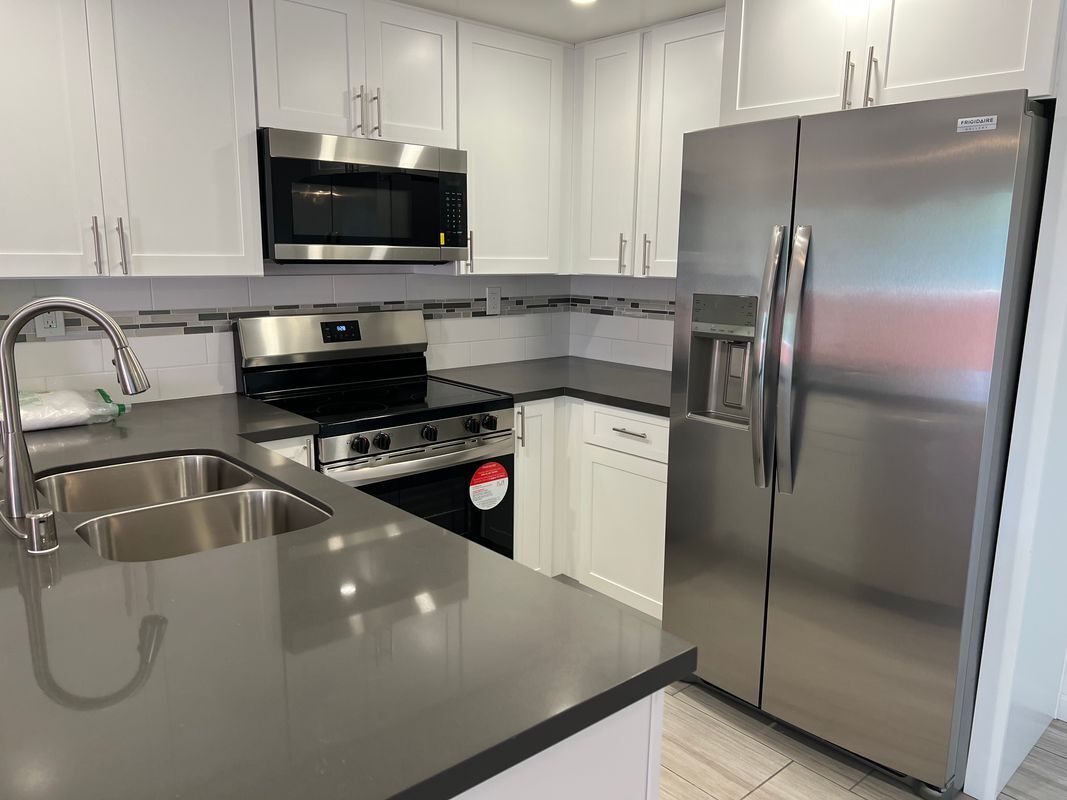 Foto principal - 4810 S La Brea Ave
