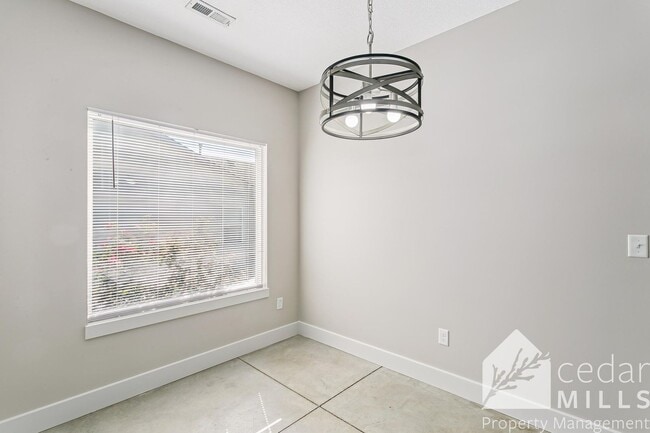 Foto del edificio - New Construction Across from McConnell! De...